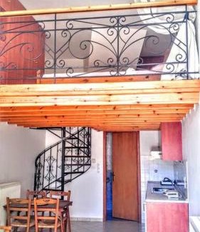 Moudros Apartment | Cozy Maisonette: Exceptional Stay for Families with Kids