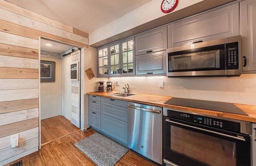 Manitou Springs House | Inviting Manitou Mountain Home with Spa and Hot Tub