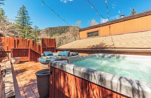 Manitou Springs House | Inviting Manitou Mountain Home with Spa and Hot Tub