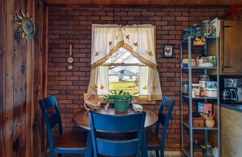 Markesan Cabin | Inviting Markesan Cabin ~ Steps from Green Lake Access!