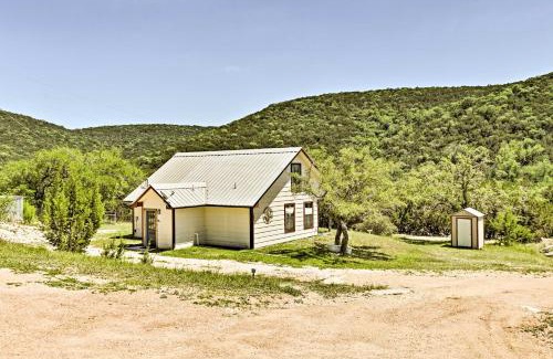 Medina House | Inviting Medina Cottages with Patio & Scenic Mountain Views