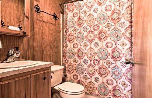 Medina House | Inviting Medina Cottages with Patio & Scenic Mountain Views