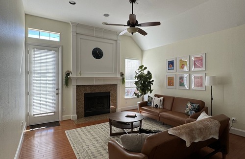 Irving House | Ideal Minimalist Retreat in Valley Ranch, Irving