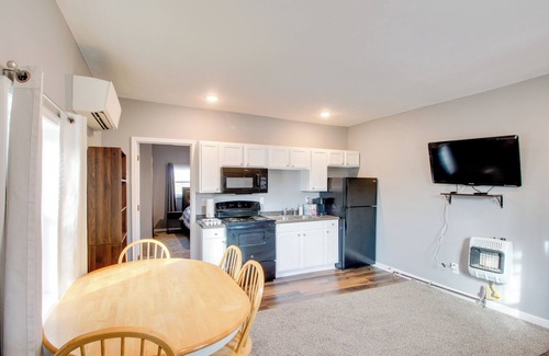 Nevada Apartment | Relaxing Missouri Retreat with Balcony & Spa Amenities