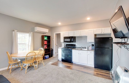 Nevada Apartment | Relaxing Missouri Retreat with Balcony & Spa Amenities