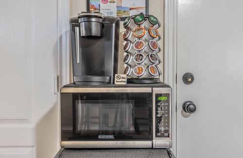 Far North Dallas Apartment | Inviting 2-Bedroom Suite with Private Entry & Free Laundry