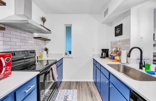 East Riverside - Oltorf Condo | Modern 2BR Retreat near Downtown ATX - Guest Rated 9.8