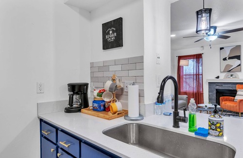 East Riverside - Oltorf Condo | Modern 2BR Retreat near Downtown ATX - Guest Rated 9.8