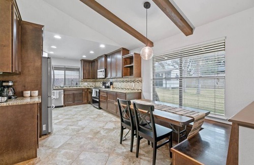 Round Rock West House | Guest Rated 10/10: Modern 3 Bed Home with Pool & Breakfast