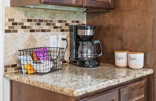 Round Rock West House | Guest Rated 10/10: Modern 3 Bed Home with Pool & Breakfast