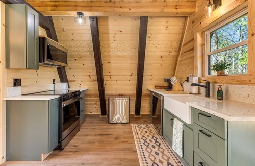 New Plymouth Cabin | Cozy Modern A-Frame, Pickleball, PrivateHot Tub, Fire Pit, Kids Playhouse