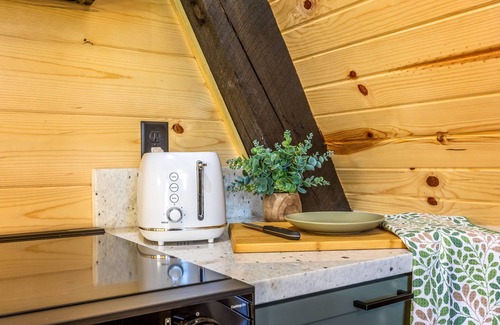 New Plymouth Cabin | Cozy Modern A-Frame, Pickleball, PrivateHot Tub, Fire Pit, Kids Playhouse