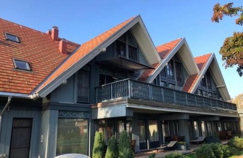 Preila Apartment | Modern Apartment with Lagoon View, Pet and Child Friendly