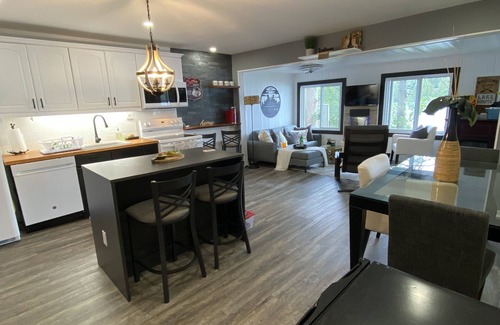 Messines Cabin | Charming Modern Cabin Retreat on Serene Lac Lacroix