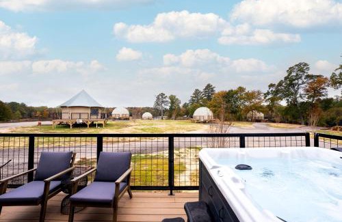 Coosa House | Cozy Modern Cabin with Deck and Hot Tub in Cedar Bluff, Alabama