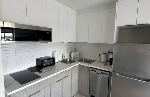 Golden Triangle Apartment | Cozy Modern Centretown Ottawa Studio Near U of O, Restaurants, and Amenities