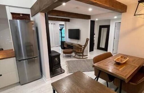 Pefferlaw Cottage | Inviting Modern Cottage Steps From The Water with Spa