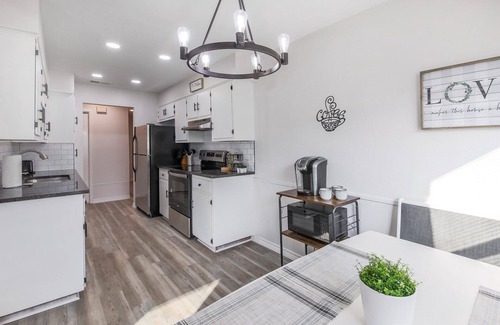 Round Rock House | Cozy, modern farm style home ~ great central location!