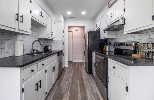 Round Rock House | Cozy, modern farm style home ~ great central location!