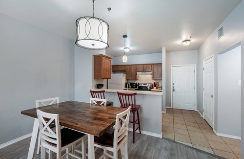 Medical Center District Apartment | Modern Retreat Near Medical Center | Pet-Friendly & Fast WiFi