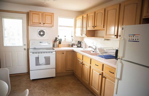 Westerville Apartment | Modern Garden Flat - Guest Rated 10/10 with Pool & Spa