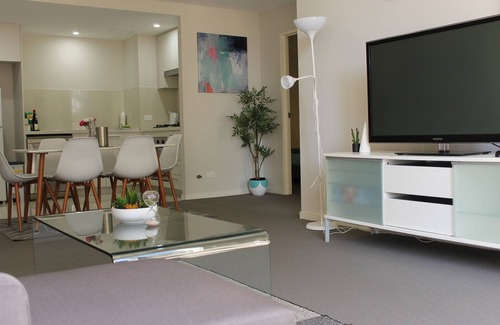 Wahroonga Apartment | Modern Home with Free Parking & Family-Friendly Amenities