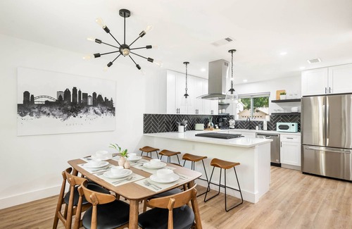 Forest North Estates House | Family & Pet-Friendly Retreat with Fast Wi-Fi and Pool