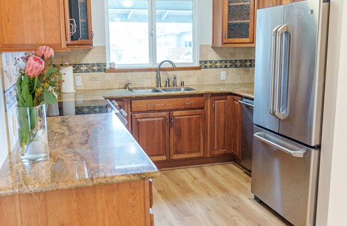 Concord House | Guest Rated 10/10: Cozy Modern Home with Hot Tub & Kitchen