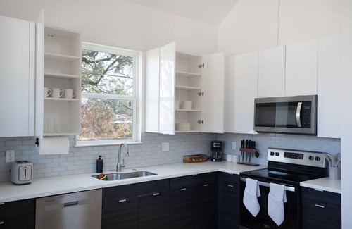 Greater East End House | Cozy/Modern King Suite in Houston Texas