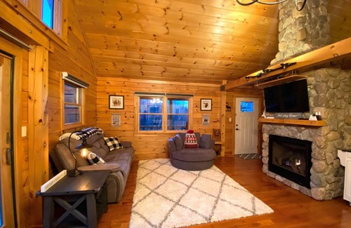 Twin Mountain Villa | Modern Log Cabin Retreat in White Mountains, Rated 10/10