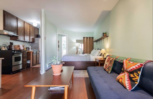 Whittier Condo | Modern Pearl St. Condo with Spa & Hot Tub - Guest Rated 10/10