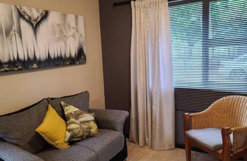 Somerset East Apartment | Pet-Friendly Modern Apartment with Top Guest Ratings