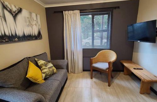 Somerset East Apartment | Pet-Friendly Modern Apartment with Top Guest Ratings