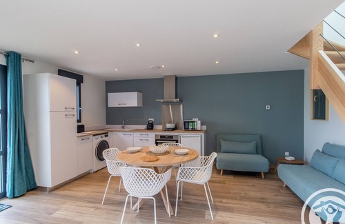 Saint-Mathurin-sur-Loire Cottage | Cozy Retreat at Gite Loire-Authion with Spa & Breakfast