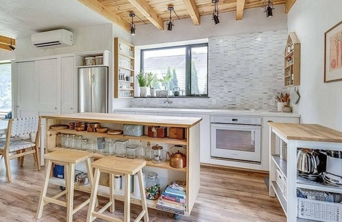 Florence House | Cozy modern solar hideaway on the bike path!