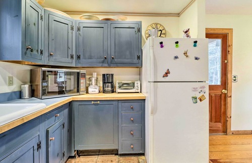 Monterey House | Beautiful Monterey Home: Steps to Lake Garfield & Spa