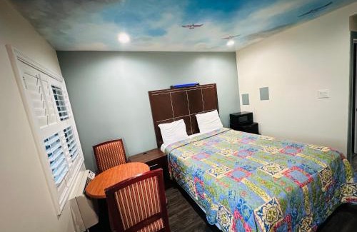 Lynwood Hotel | Budget-Friendly Cozy Motel Perfect for Family Getaways