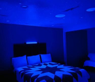 Lynwood Hotel | Budget-Friendly Cozy Motel Perfect for Family Getaways
