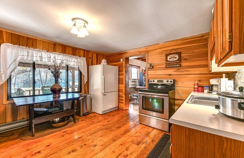 Mount Union Cabin | Idyllic Mount Union Cabin with Fire Pit & River Access