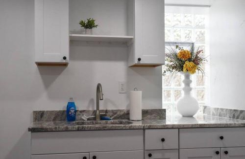 Mount Washington Apartment | Charming Mount Washington Home with Parking for Families