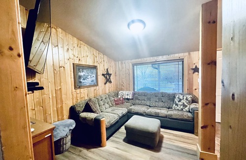Carterville Cabin | Cozy Mountain Cabin on the River