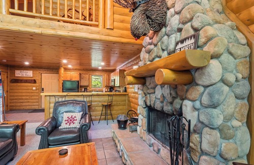 Boyne City Cabin | Discover a 3BR Mountain Cabin - Perfect for Skiers & Golfers