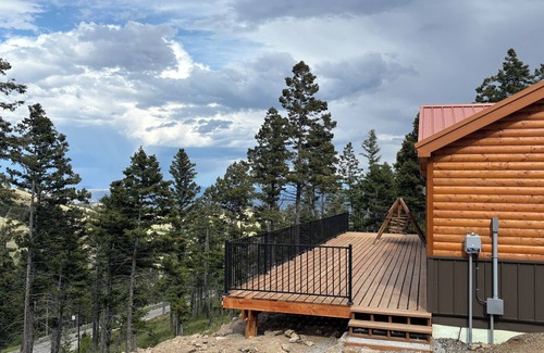 Marysville Cabin | Cozy mountain cabin walk to ski area!
