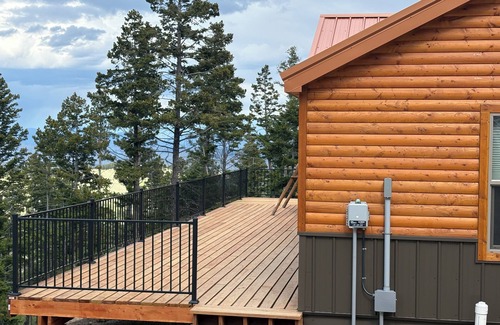 Marysville Cabin | Cozy mountain cabin walk to ski area!