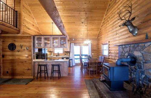 McAllister House | Cozy Mountain Cabin with Jacuzzi Near Ennis Lake in McAllister, Montana