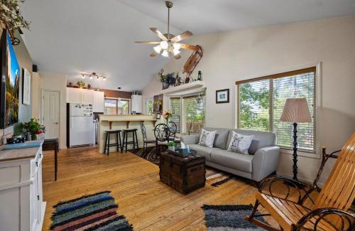 Tuolumne House | Cozy Mountain Cabin Yosemite Dodge Ridge Ski