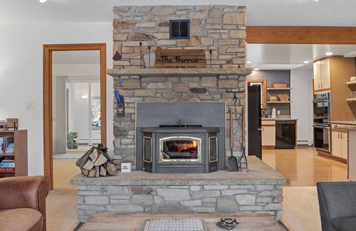Jefferson Township House | Inviting Chalet with Fireplace Near Hidden Valley