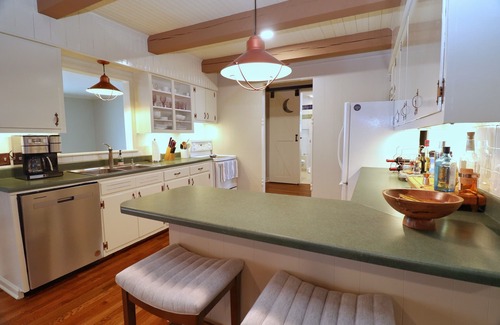 Boone Cottage | Inviting Mountain Cottage with Kitchen & Grandfather Views