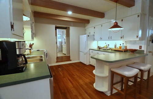 Boone Cottage | Inviting Mountain Cottage with Kitchen & Grandfather Views