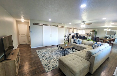 Los Alamos House | Delightful Mountain Retreat with Pool & Spa Amenities
